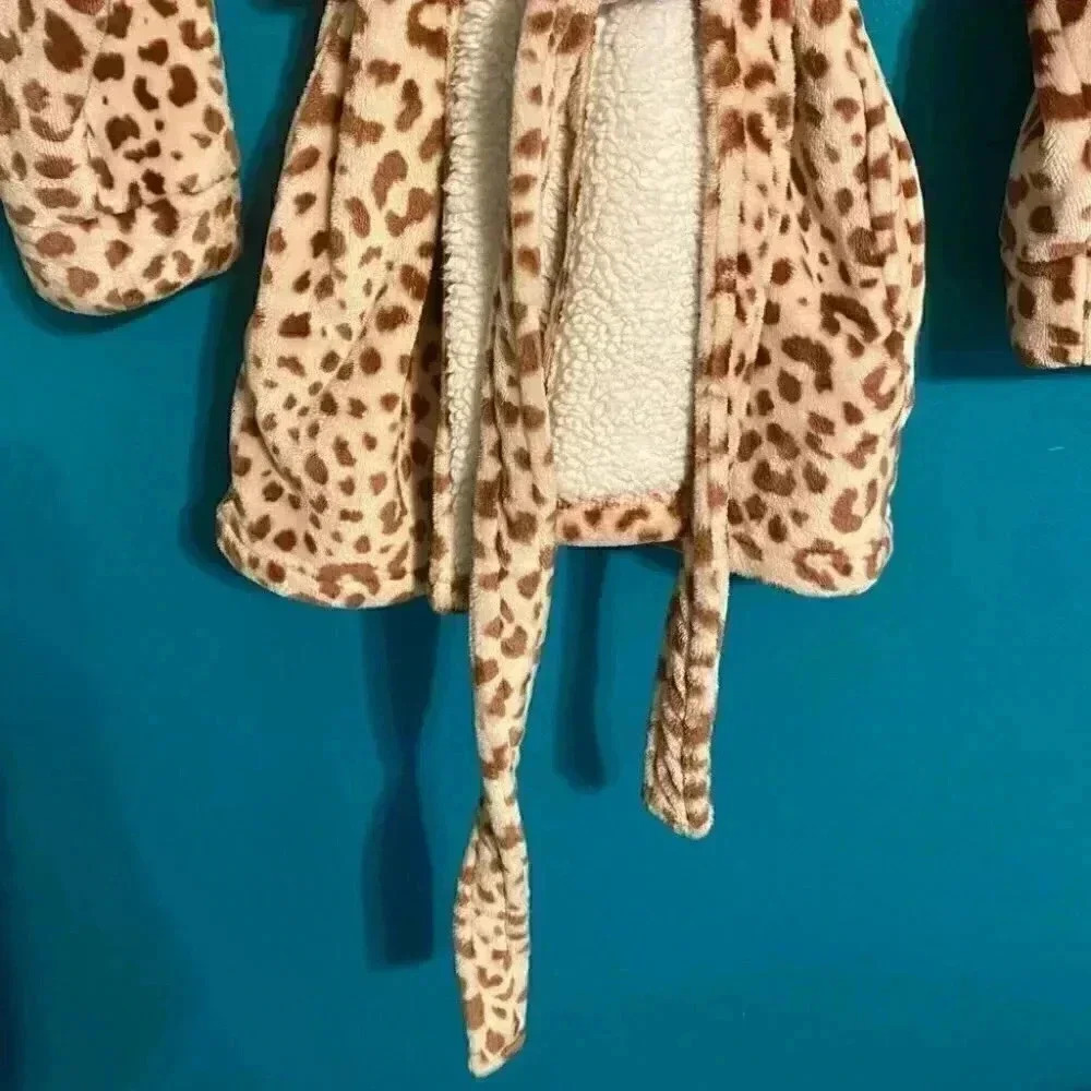 Colsie Cozy Leopard Robe w/ Hood - Picture 4 of 7